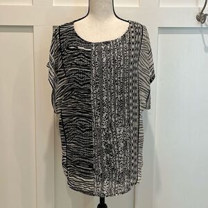 Joseph A. women’s B&W SS top with attached tank top. EUC.